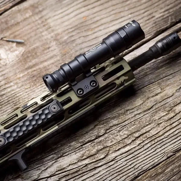 Montage Lampe Offset Scout Mount M-Lok